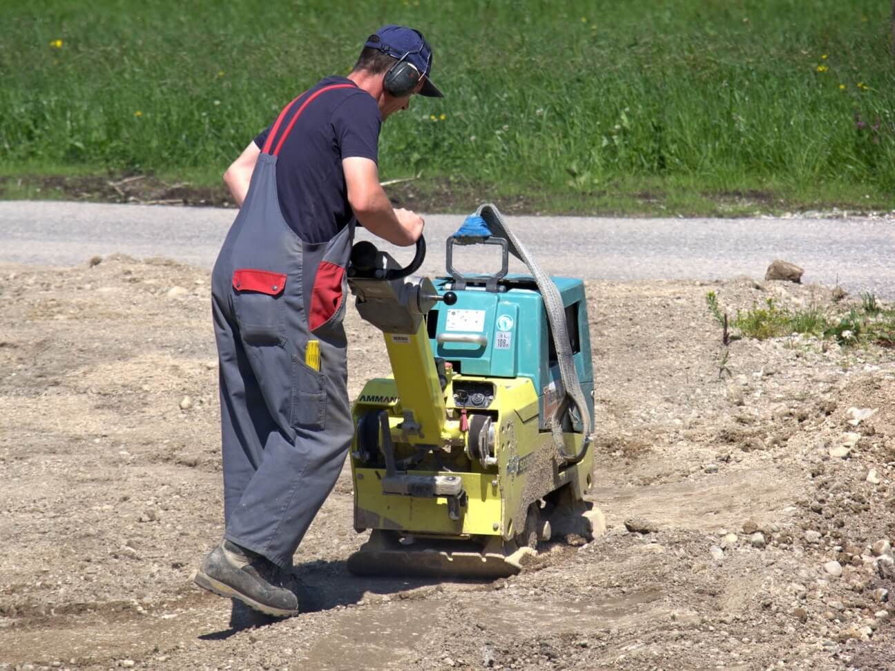 Rüttelplatte Bodenverdichtung im Erdbau » Definition im Lexikon » UHRIG