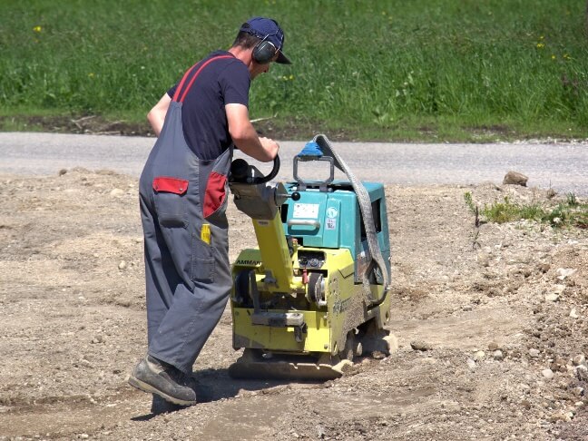 Rüttelplatte: Bodenverdichtung im Erdbau » Definition im Lexikon » UHRIG